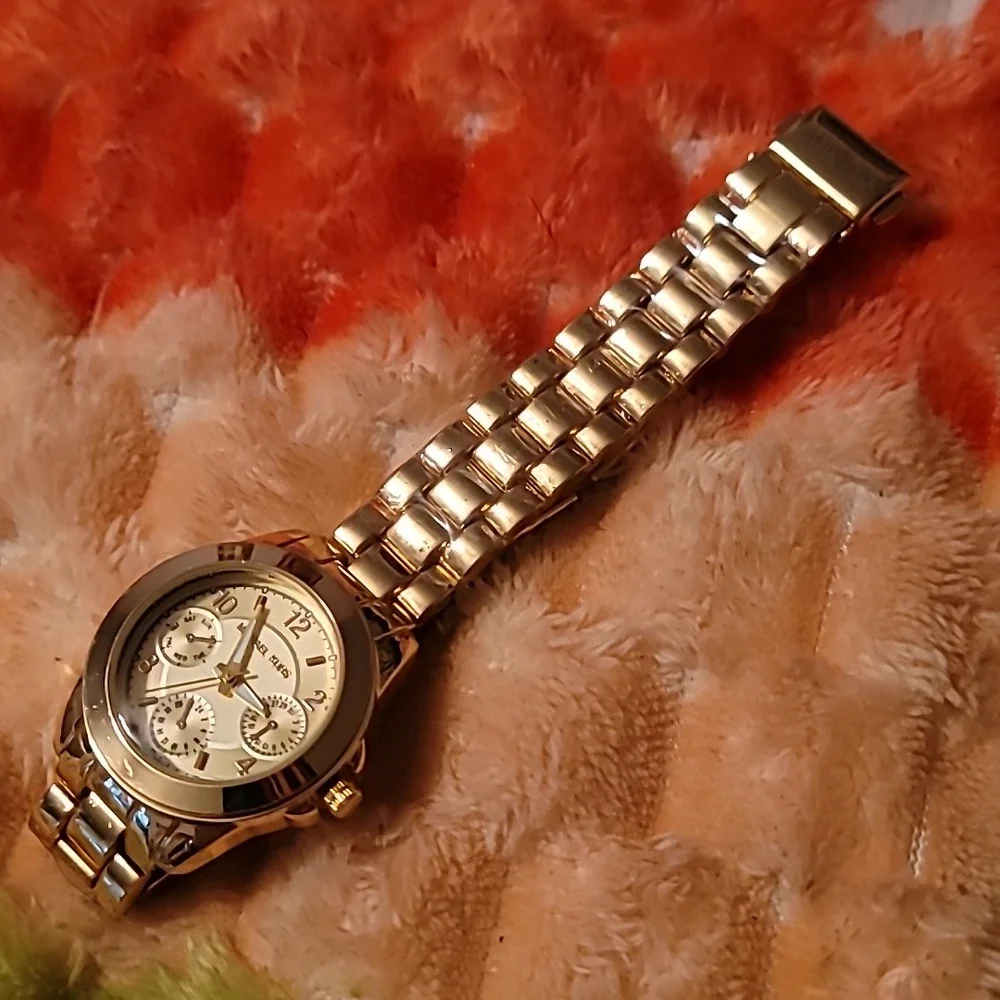 NEW Michael Kors Watch MK-769-126 Chronograph Style‎ Watch Goldtone